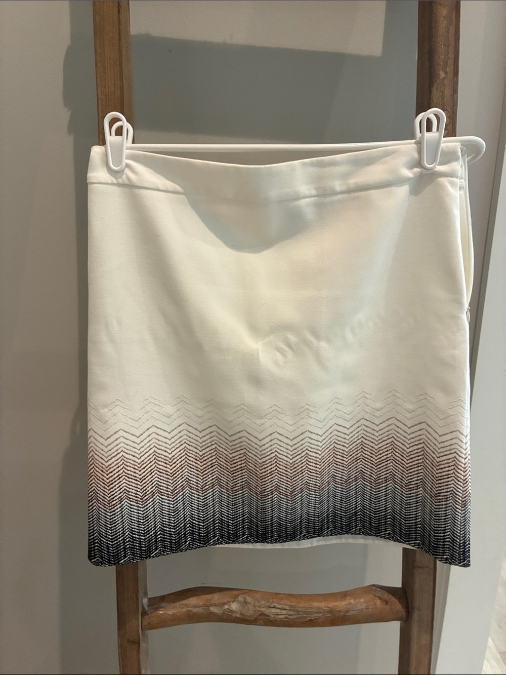 White House Black Market White Ombre Chevron Mini Skirt with Brown and Black Hem